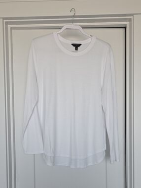 Banana Republic White Long-Sleeve Crewneck Tee